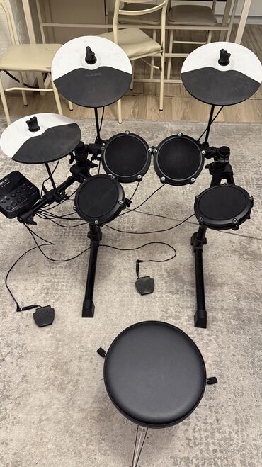 студийный фон: Alesis Debut Kit Продаю б/у электронную барабанную установку Alesis