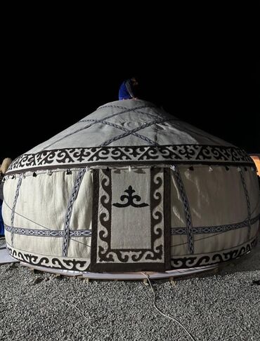 ала арча юрта: Традиционная кыргызская юрта, предназначенная для мероприятий или
