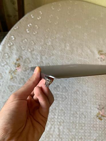 macbook air m4: Salam. a2337 M1 Macbook air ekranı. LCD qırığdır.Backlight və qapaq — 3