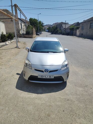 toyota azərbaycanda: Toyota Prius: 1.8 l | 2012 il Hetçbek