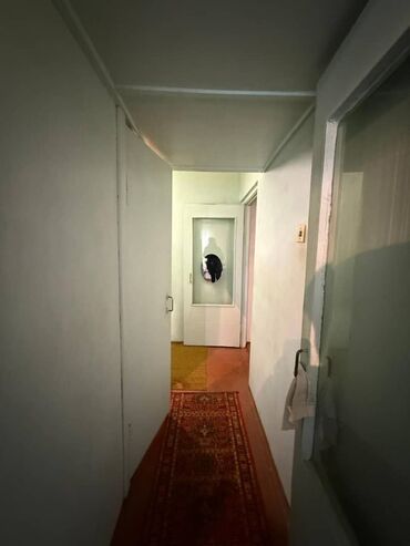 сдаю дом на долгий срок: 1 бөлмө, 32 кв. м, 104-серия, 3 кабат, Косметикалык ремонт