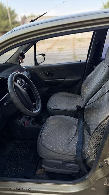 купить mini cooper: Компактный городской хэтчбек золотистого цвета. Основные — 8
