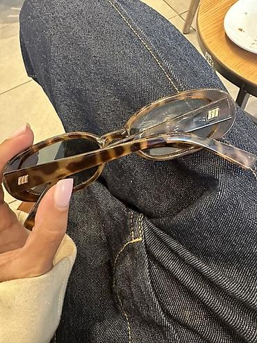 Eynəklər: Le Specs gün eynəyi – oval çərçivə, tortoise (xallı) naxışlı — 3