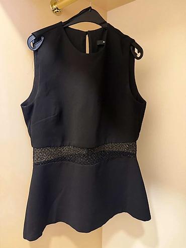 salvar: Qara rəngli, qolsuz peplum top. Yuvarlaq yaxalıq və bel hissəsində — 1