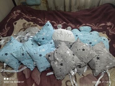 детские товары: Бортики в кроватку 10 подушек состояние отличное Сокулук