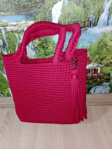 трикотажные сумки: Продаю!!!Сумка связанная из трикотажной пряжи, цвет бордо. Новая