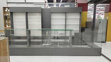 Витрины: Торговые витрины и прилавки для магазинов электроники и аксессуаров — 1