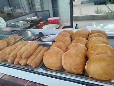 Выпечка, хлебобулочные изделия: Пышки/пончики жареные - Свежие воздушные шарики-пышки, обжаренные до — 4