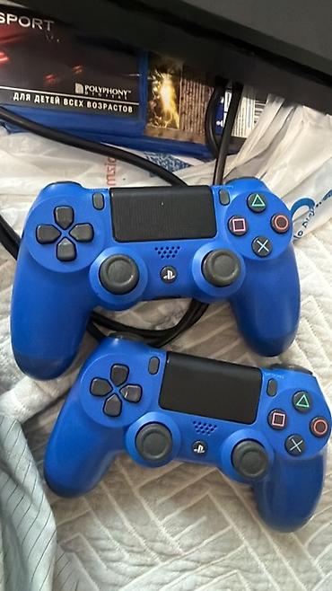 Sony PlayStation: PlayStation 4 Slim (черный) + 2 геймпада DualShock 4 (синие) — 1