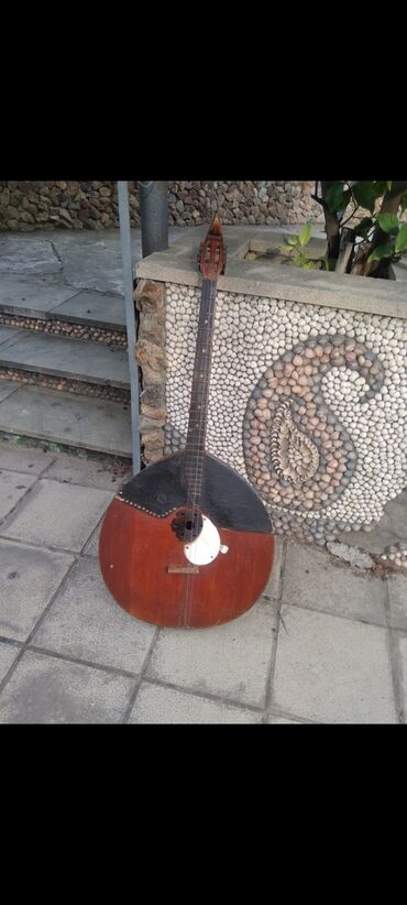 gitara gence: Bas gitara, İşlənmiş, Ünvandan götürmə