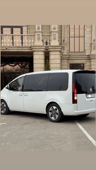 Hyundai: Hyundai Staria: 2022 г., 2.2 л, Автомат, Дизель, Минивэн — 3