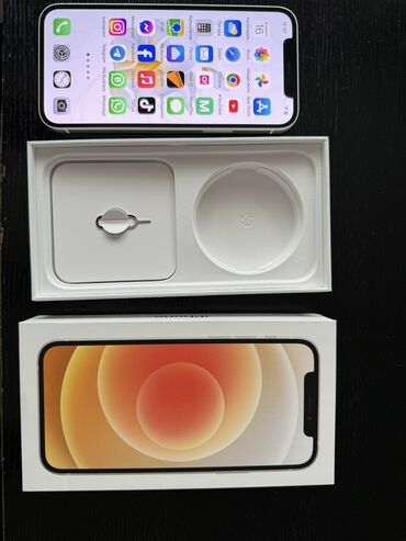 10 лет в одних руках: IPhone 12, Б/у, 128 ГБ, Белый, Защитное стекло, Чехол, Коробка
