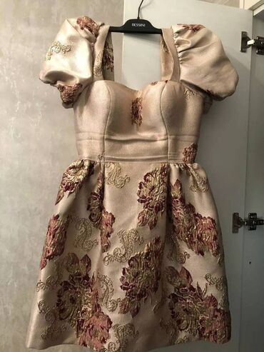 vento butik: Butikdan alınıb. Alış qiyməti 400 azn. 1 dəfə geyinilub. satış 120 azn