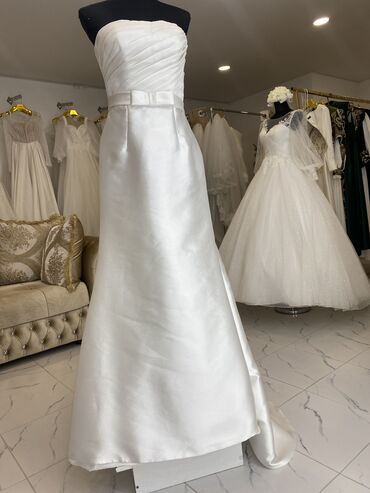Свадебные платья и аксессуары: Свадебное платье состояние отличное размер 42-42 ткань дорогой