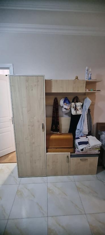 Dehliz dolabi 150azn. 
Eni 170 hündürü 185. unvan Hovsan. *N17