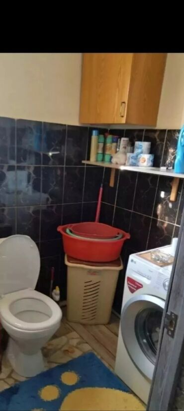 сдается рабочий городок: 57 кв. м, 3 бөлмө, Унаа токтотуучу жай, Забор, тосулган