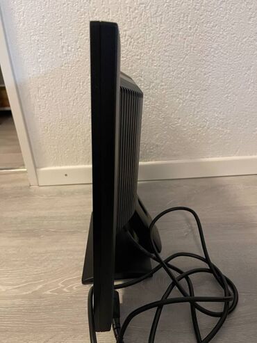 Monitori: Monitor br.104 Benq 22 inca, uvoz Svajcarska Napomena : Monitor ima — 8