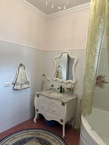 Долгосрочная аренда домов: 160 м², 4 комнаты — 3