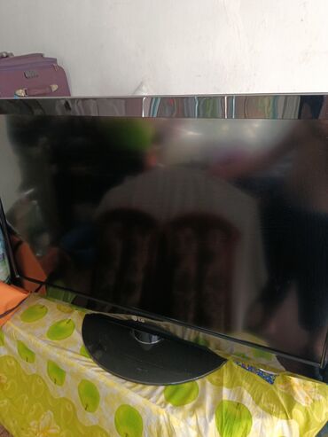 игровой пульт для телевизора: Телевизор б/у LG, размер 105 см. Полностью рабочий исправный, в