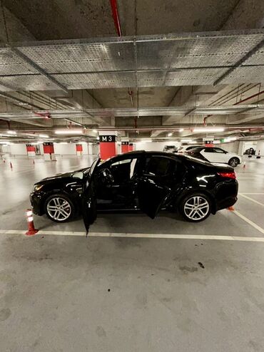 Kia: Kia Optima – qara rəng, sedan kuzov. Şəhərdaxili və magistral yollarda — 6