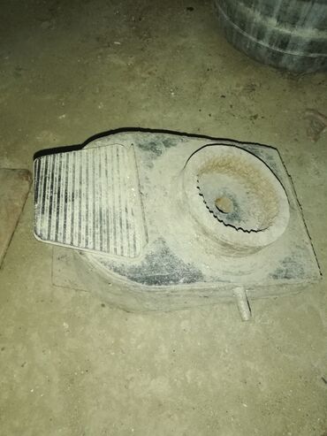 Hava vuranlar: Məhsul: Tövlə/ferma üçün əl fırlatmalı hava üfürəni (körük tipli hava — 8