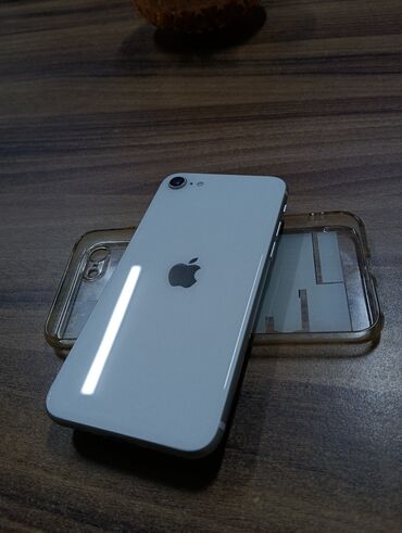 aifon 5 se: IPhone SE 2020, Б/у, 64 ГБ, Белый, Зарядное устройство, Защитное стекло, Чехол, 77 %