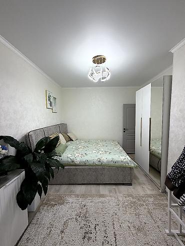 6 микрорайон: 🏡 Продается 3-комнатная квартира в самом центре Сокулука! ✨ Площадь — — 5