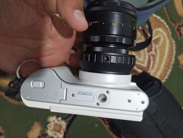 зеркальный фотоаппарат: Беззеркальная камера Samsung NX с поворотным AMOLED‑дисплеем и модулем