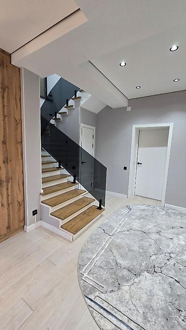 Продажа коттеджей и домов: 6 комнат и более, 350 м², 5 соток, Бишкек, Собственник — 13