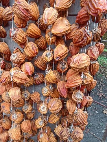 İçkilər: 🍂 Zaqatala–Balakən bölgəsindən təbii nemət – Xurma qurusu! 🍂 Sarı