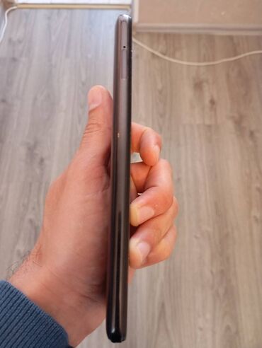 Apple iPhone: Bütün gördüyünüz telefonlar birlikdə satılır və qiyməti toplam 100 -da lalafo.az — 11 Apple iPhone: Bütün gördüyünüz telefonlar birlikdə satılır və qiyməti toplam 100 — 11