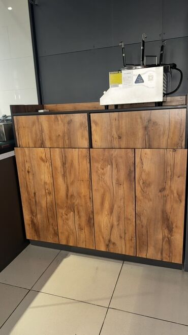 варианты расположения кухонной мебели: Кафе үчүн үстөл жана отургуч