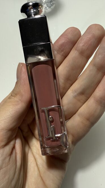 вечернее изумрудное платье: Продаются блески для губ Dior, оригинал, можно пробить по коду