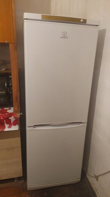 холодильники аренда: Холодильник Indesit, Б/у, Двухкамерный, De frost (капельный), 60 * 180 *