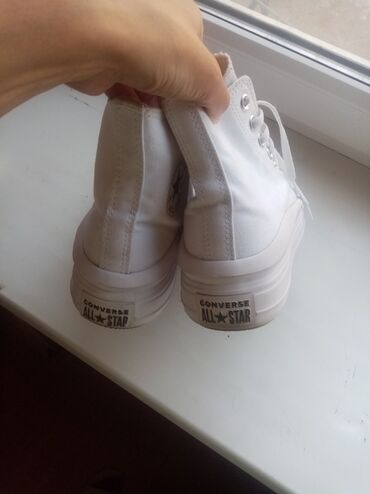 Women's Sneakers and athletic shoes: Converse белый на платформе Одевала 3-4 раза в идеальном состоянии — 10