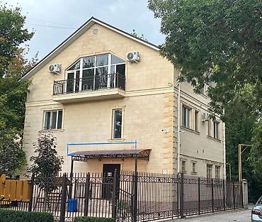 Сдается трёхэтажный офис ограждённой территорией, генератором, мощным