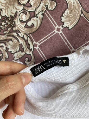 куртка zara: Футболка Zara, S (EU 36), цвет - Белый