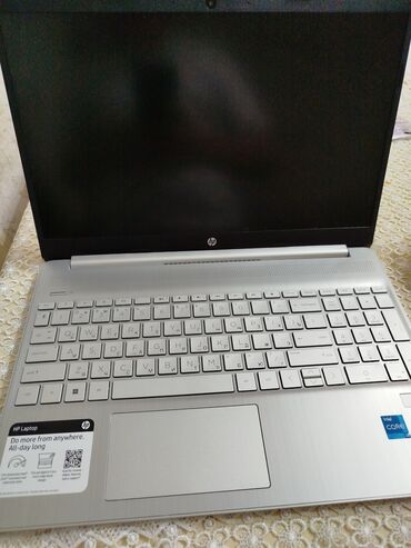 Lenovo: HP 15.6 ", Intel Core i5, 256 GB