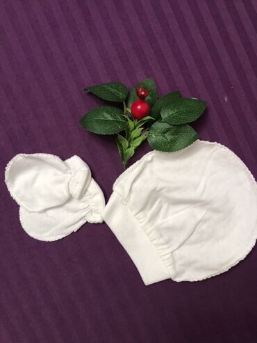 Jaketlər: Yeni doğulanlar üçün dəst: papaq və cızmaqcıq - Rəng: ağ - Material