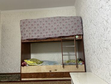 этажный кровать: Двухъярусная Кровать, Б/у