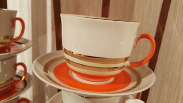 Наборы посуды: Красивый фарфоровый чайный набор с щедрым золочением
