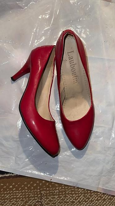 Босоножки, сандалии, шлепанцы: Женская обувь — два варианта. 1) Сандалии с декором - Размеры: 37 и — 18