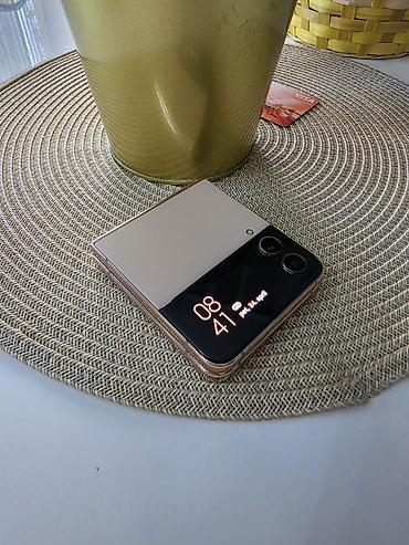 jysk gejmerski stolovi: Samsung Galaxy Z Flip (serija Z Flip, zlatno/roze nijansa) - — 2
