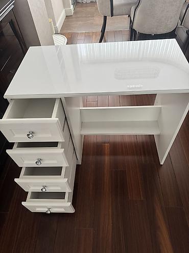 Digər mebel: Salam.Satıram yazı masası.Uzunluqu 95 sm,eni 50 sm,hündürlüyü 75 — 2