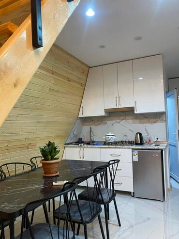 Günlük kirayə evlər: 100 kv. m, 4 otaqlı, Qaz, Kanalizasiya, Kombi — 4