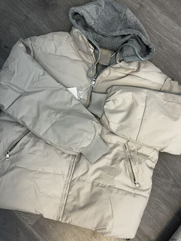 спортивное оборудование: Женские куртки, качество отличное состояние