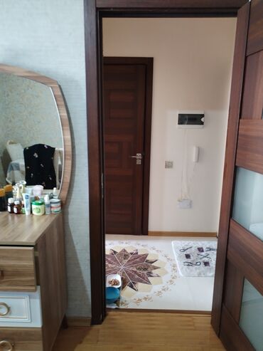 Uzunmüddətli kirayə mənzillər: Mənə xanım yoldaş lazımdı evin hər şəraiti var Xırdalan kirstal 2 — 8