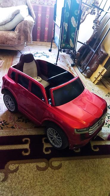 elekt: Uşaq üçün elektrikli maşın – qırmızı SUV tipli model - İdarəetmə — 3