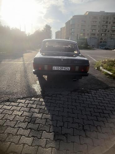 Avtomobil satışı: QAZ Volga 3129, qara rəng. Klassik sedan kuzov, xrom ön barmaqlıq — 3