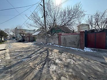 Үйлөр: Продаю дом. ​Локация: Район ТЭЦ. Улица Акылбекова. ​Участок: Площадь — 2